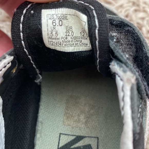 Vans - Picture 3 of 3